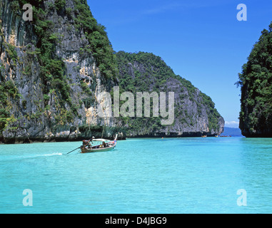 Monolithes de calcaire, Koh Phi Phi Le, les îles Phi Phi, province de Krabi, Thaïlande Banque D'Images