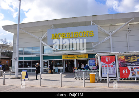 Supermarché Morrisons, la Peel Centre, Lésiné Hill, Bracknell, Berkshire, Angleterre, Royaume-Uni Banque D'Images