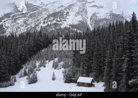 Petite maison Norqay au ski dans le parc national Banff en Alberta Banque D'Images