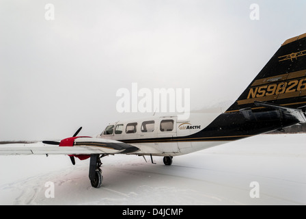 L'intérieur PA-31-350 Navajo sur le terrain en avion Coldfoot, en Alaska. Banque D'Images