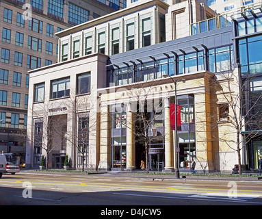 Exclusive shops on North Michigan Avenue, Chicago, Illinois, United States of America Banque D'Images