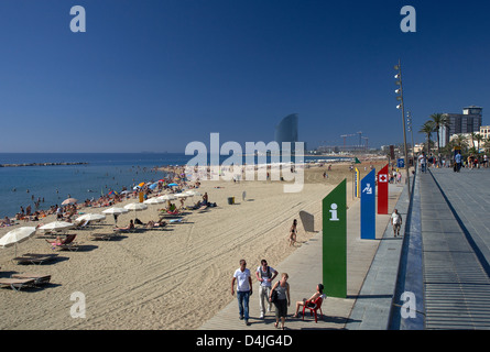 Barcelone, Espagne, la plage de Barceloneta San Sebastia Banque D'Images