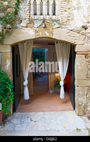 Maison à Gérone, Palau-Sator, Gérone, Espagne. Architecte : BB +GG Beth Gali, 2005. Entrée de la maison d'origine. Banque D'Images