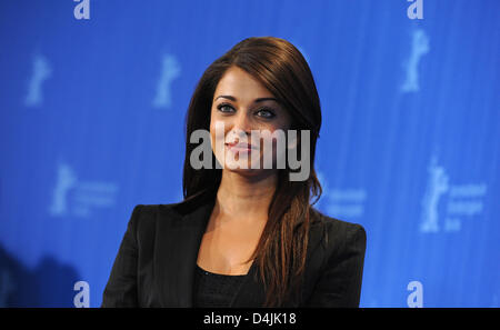 L'actrice indienne Aishwarya Rai Bachchan en photo au cours de l'appel de la photo sur son film ?Pink Panther 2 ? À la 59e Festival International du Film de Berlin à Berlin, Allemagne, 13 février 2009. Le film est à court de compétition, un total de 18 films en compétition pour l'argent et de l'Ours d'or de la 59e Berlinale. Photo : Joerg Carstensen Banque D'Images