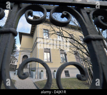 Vue de l'Ernst-Haeckel-Maison de l'Université Friedrich-Schiller-à Jena, Allemagne, 13 février 2009. Zoologiste Ernst Haeckel (1834-1919), également connu sous le nom de Darwin allemand ?, est né il y a 175 ans le 16 février 1834 à Potsdam et mort le 09 août 1919 à Iéna. L'université ?s Institut pour l'histoire de la médecine, de la science et de la technologie est situé à Ernst-Haeckel-Chambre toda Banque D'Images