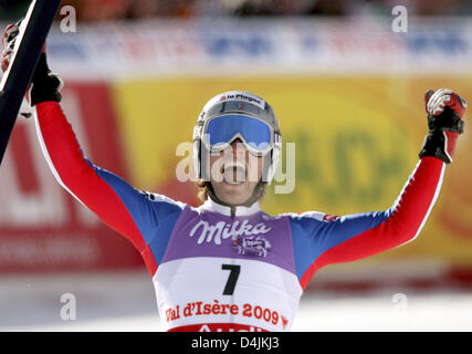 Julien Julien Lizeroux remporte de France célèbre dans l'aire d'arrivée après avoir remporté la médaille d'argent dans la deuxième exécution de la men ?s au concours de slalom aux Championnats du Monde de Ski Alpin à Val d'Isère, France, 15 février 2009. La Val d'Isère 2009 Ski alpin Championnats du monde ont lieu du 2 au 15 février. Photo : Stephan Jansen Banque D'Images