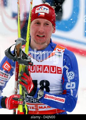 La skieuse Tchèque Lukas Bauer cheers après les hommes ?s 15 km classic cross-country ski nautique aux Championnats du Monde de ski nordique 2009 à Liberec, République tchèque, 20 février 2009. Bauer est devenu deuxième. Photo : KAY NIETFELD Banque D'Images