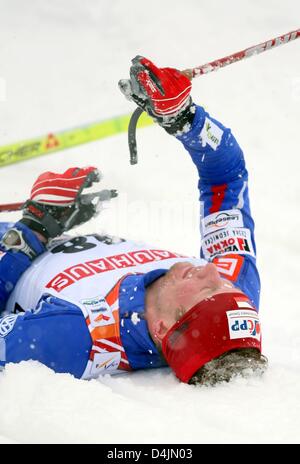 La skieuse Tchèque Lukas Bauer cheers après les hommes ?s 15 km classic cross-country ski nautique aux Championnats du Monde de ski nordique 2009 à Liberec, République tchèque, 20 février 2009. Bauer est devenu deuxième. Photo : KAY NIETFELD Banque D'Images