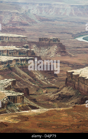 Vue de l'île de canyons lointains du ciel dans Canyonlands National Park, Utah, USA Banque D'Images