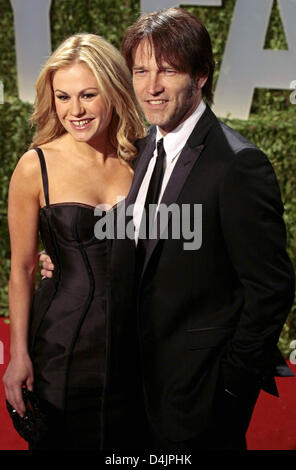 L'actrice canadienne Anna Paquin et l'acteur britannique Stephen Moyer arrivent à la Vanity Fair Oscar Party at Sunset Towers à Los Angeles, CA, United États, 22 février 2009. Photo : Hubert Boesl Banque D'Images