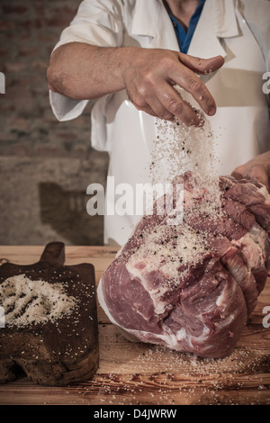 La viande de boucherie du piquant dans shop Banque D'Images