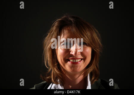 L'auteur et journaliste français, Pascale Hugues, sur la photo dans le champ de l'international literature festival ?allumé.Cologne à Cologne, Allemagne, 17 mars 2008. Hugues de lire son livre ?Marthe et Mathilde ?. Quelque 65 000 visiteurs sont attendus pour profiter des 158 manifestations prévues jusqu'au 21 mars. Photo : Rolf Vennenbernd Banque D'Images