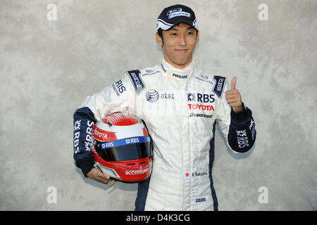 Pilote de Formule 1 Japonais Kazuki Nakajima Williams F1 pose au cours d'une photo à l'Albert Park Circuit dans Melbourne, Australie, 26 mars 2009. L'Australian Grand Prix de Formule 1 aura lieu le 29 mars pour lancer la nouvelle saison. Photo : PETER STEFFEN Banque D'Images