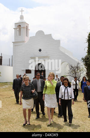 La Princesse Mathilde de Belgique parle à la population locale dans les rues de Toluca, Mexique, le 25 mars 2009. Le Prince de la Couronne Belge Couple reste sur la visite officielle et mission économique au Mexique du 22 au 25 mars 2009. Photo : Albert Nieboer (Pays-Bas) Banque D'Images