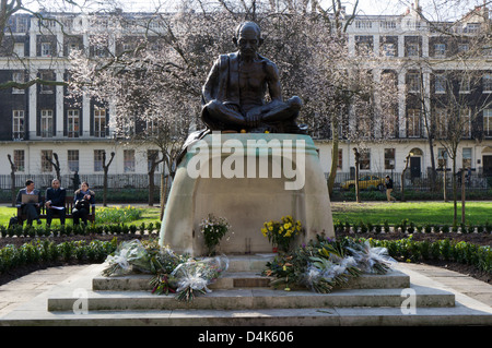 La statue du Mahatma Gandhi à Tavistock Square, Bloomsbury, Londres. Banque D'Images