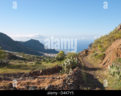 Vue sur la côte ouest de Tenerife à partir d'une randonnée le long du Camino Real entre Santiago del Teide et Los Gigantes Banque D'Images