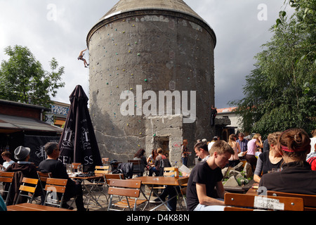 Berlin, Allemagne, dans le Biergarten (jardin sur le terrain brut Banque D'Images