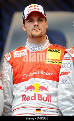 Pilote de course allemand Martin Tomczyk de Audi Sport Team Sportsline photographié au cours de la présentation de la maîtrise allemand de voitures de tourisme à Düsseldorf, Allemagne, 19 avril 2009. Les maîtres allemand de voitures de tourisme commence avec une course à Hockenheim le 17 mai 2009. Photo : David Ebener Banque D'Images