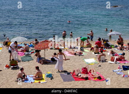 La photo montre la plage populaire de la ville de Calella de Palafrugell sur la Costa Brava, Espagne, 01 juin 2009. Photo : Roland Holschneider Banque D'Images