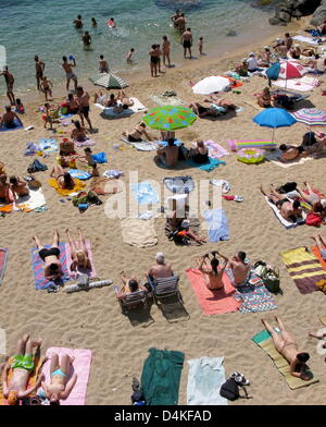 La photo montre la plage populaire de la ville de Calella de Palafrugell sur la Costa Brava, Espagne, 01 juin 2009. Photo : Roland Holschneider Banque D'Images