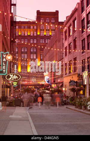 RESTAURANTS EN PLEIN AIR EAST FOURTH STREET DOWNTOWN CLEVELAND OHIO USA Banque D'Images