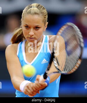 L'allemand Sabine Lisicki joue un revers au cours de son premier match contre la Suisse Schnyder à Porsche Tennis Grand Prix à Stuttgart, Allemagne, 29 avril 2009. Lisicki bat Schnyder 6-4 et 6-3. Photo : Bernd Weissbrod Banque D'Images