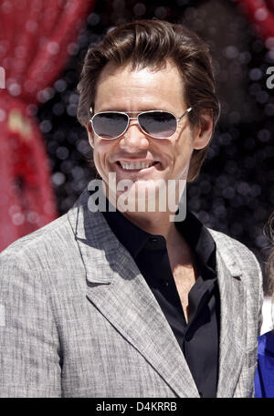 L'acteur américain Jim Carrey pose pour promouvoir la sortie prochaine de Disney ?Un Chant de Noël ? Au cours du 62e Festival du Film de Cannes, France, 18 mai 2009. Photo : Hubert Boesl Banque D'Images