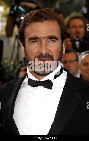 La légende du football français Eric Cantona arrive pour la première du film "Looking for Eric ? Au cours du 62e Festival du Film de Cannes, France, 18 mai 2009. Photo : Hubert Boesl Banque D'Images