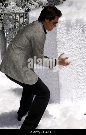 L'acteur américain Jim Carrey pose pour promouvoir la sortie prochaine de Disney ?Un Chant de Noël ? Au cours du 62e Festival du Film de Cannes, France, 18 mai 2009. Photo : Hubert Boesl Banque D'Images