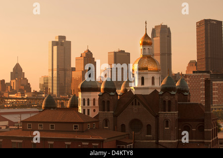 SAINT JEAN BAPTISTE des dômes de l'église ukrainienne CÔTÉ SUD PITTSBURGH SKYLINE NEW YORK USA Banque D'Images