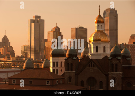 SAINT JEAN BAPTISTE des dômes de l'église ukrainienne CÔTÉ SUD PITTSBURGH SKYLINE NEW YORK USA Banque D'Images