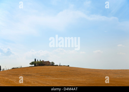 Maison sur la colline in rural landscape Banque D'Images