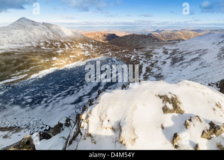 À moins de Tarn et Catstycam de marcher à bord dans le Lake District Banque D'Images