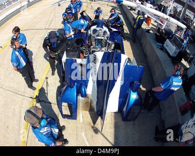 29 juin 2011 - Sebring, Floride, États-Unis - l'AUMÔNE Journée 1 12 Heures de Sebring Sebring,,FL, du 13 au 16 mars 2013, CHRIS DYSON, GUY SMITH, BUTCH LEITZINGER, Dyson Racing Lola B12/60 Mazda (Image Crédit : © Ron Bijlsma/ZUMAPRESS.com) Banque D'Images