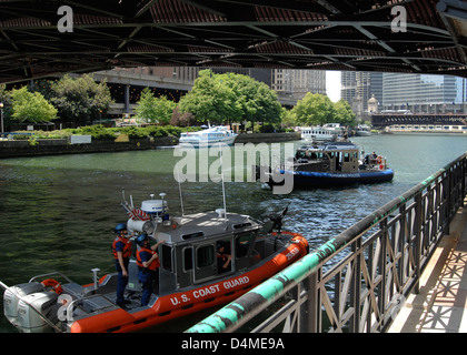 La Garde côtière et maritime de la police de Chicago sur l'unité de la rivière Chicago au cours de l'année 2012 Sommet de l'OTAN Banque D'Images