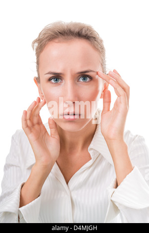 Jeune femme en tenue de bureau. La figure est isolé sur un fond blanc avec le chemin de découpe Banque D'Images