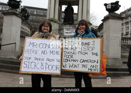 Liverpool, Royaume-Uni. Samedi 16 mars 2013. Des centaines de personnes ont pris part à un rassemblement à Liverpool contre l'introduction prévue d'une chambre d'impôt sur le 1er avril. Ce rallye a été organisé dans le cadre d'une journée d'action. Il est prévu que plus de 50 autres manifestations visant à l'encontre de la même cause sont à prendre place. Crédit : Christopher Middleton / Alamy Live News Banque D'Images