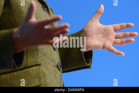 La chancelière allemande Angela Merkel s'est au cours de la réunion des représentants du Parti chrétien démocrate, la CDU en Grimmen, Allemagne, 16 mars 2013. Merkel a été élu à l'unanimité le meilleur candidat de la CDU pour la Poméranie-22 septembre élection parlementaire en Allemagne. Elle a reçu l'ensemble des 113 voix. Photo : STEFAN SAUER Banque D'Images