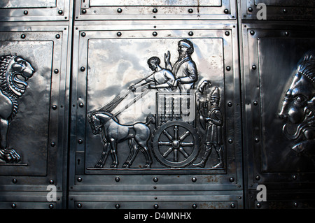 Détail de porte métallique sur la banque NatWest, Coventry, Royaume-Uni Banque D'Images