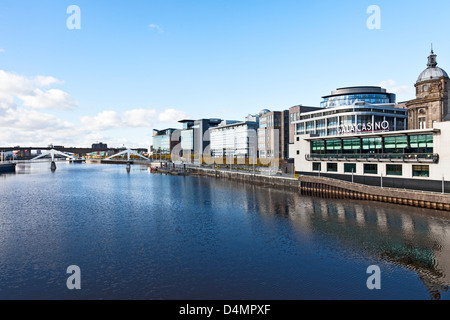 Le CIDD district de Glasgow : Gala Casino - Broomielaw / Atlantic Quay - Tradeston / pont ondulées Banque D'Images