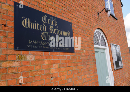 Inscrivez-vous à l'extérieur de l'Église Réformée de Crick, Northampton Banque D'Images