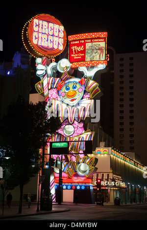 Hôtel Circus Circus la nuit à Reno, Nevada, USA. Banque D'Images