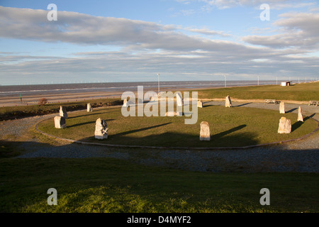 Le sentier du littoral du pays de Galles dans le Nord du Pays de Galles. La Gorsedd Stone Circle sur l'esplanade du front de mer de Rhyl. Banque D'Images