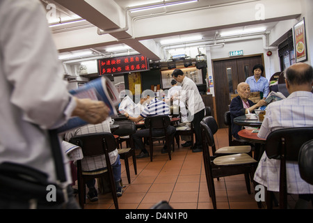 À l'intérieur d'un restaurant traditionnel Dim Sum à Hong Kong. Banque D'Images