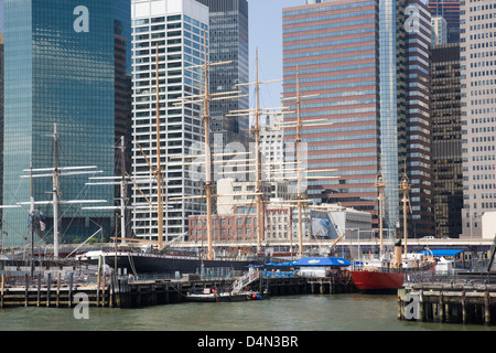 Le Wavertree, à coque en fer historique grand voilier au South Street Seaport, Pier 16, New York Banque D'Images