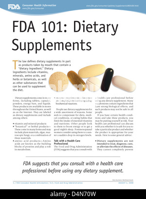 La FDA fournit des conseils sur les suppléments alimentaires et l'importance d'étiqueter avec précision le panel de faits des suppléments. Cela comprend des ingrédients comme les acides aminés, les herbes, les vitamines et les minéraux, pour assurer la sécurité des consommateurs et des choix éclairés. Banque D'Images