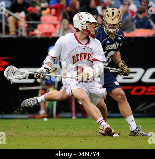 16 mars 2013 : l'Université de Denver, Eric Adamson (34), dans l'action contre Notre Dame au cours de l'Échantillonneur du Whitman Mile High Classic, Sports Authority Field at Mile High, Denver, Colorado. Notre Dame bat Denver 13-12 en prolongation. Banque D'Images