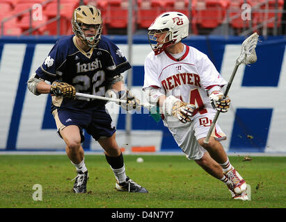 16 mars 2013 : l'Université de Denver , Sean Cannizzaro (44), dans l'action contre Notre Dame au cours de l'Échantillonneur du Whitman Mile High Classic, Sports Authority Field at Mile High, Denver, Colorado. Notre Dame bat Denver 13-12 en prolongation. Banque D'Images