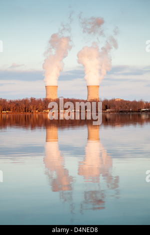 Les tours de refroidissement de la centrale nucléaire de Three Mile Island, de l'usine sur la rivière Susquehanna, près de Harrisburg, Pennsylvanie Banque D'Images