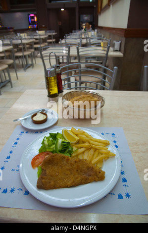 Wiener Schnitzel type de steak avec frites et salade Las Palmas Gran Canaria island les Îles Canaries Espagne Europe Banque D'Images